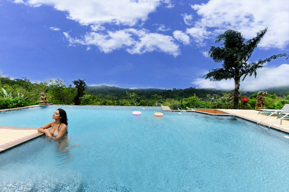 Pool & wellness access